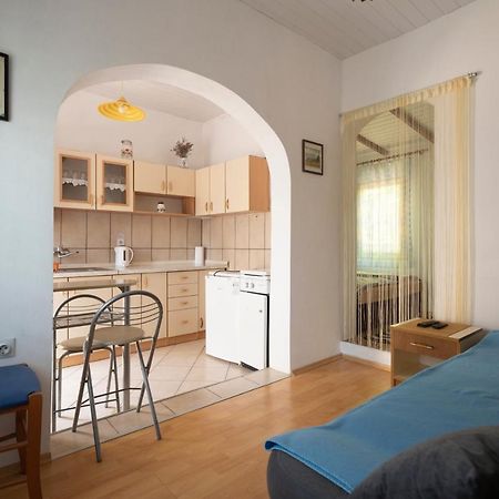 Studio Apartman Ema 2 Gornji Karin Eksteriør bilde