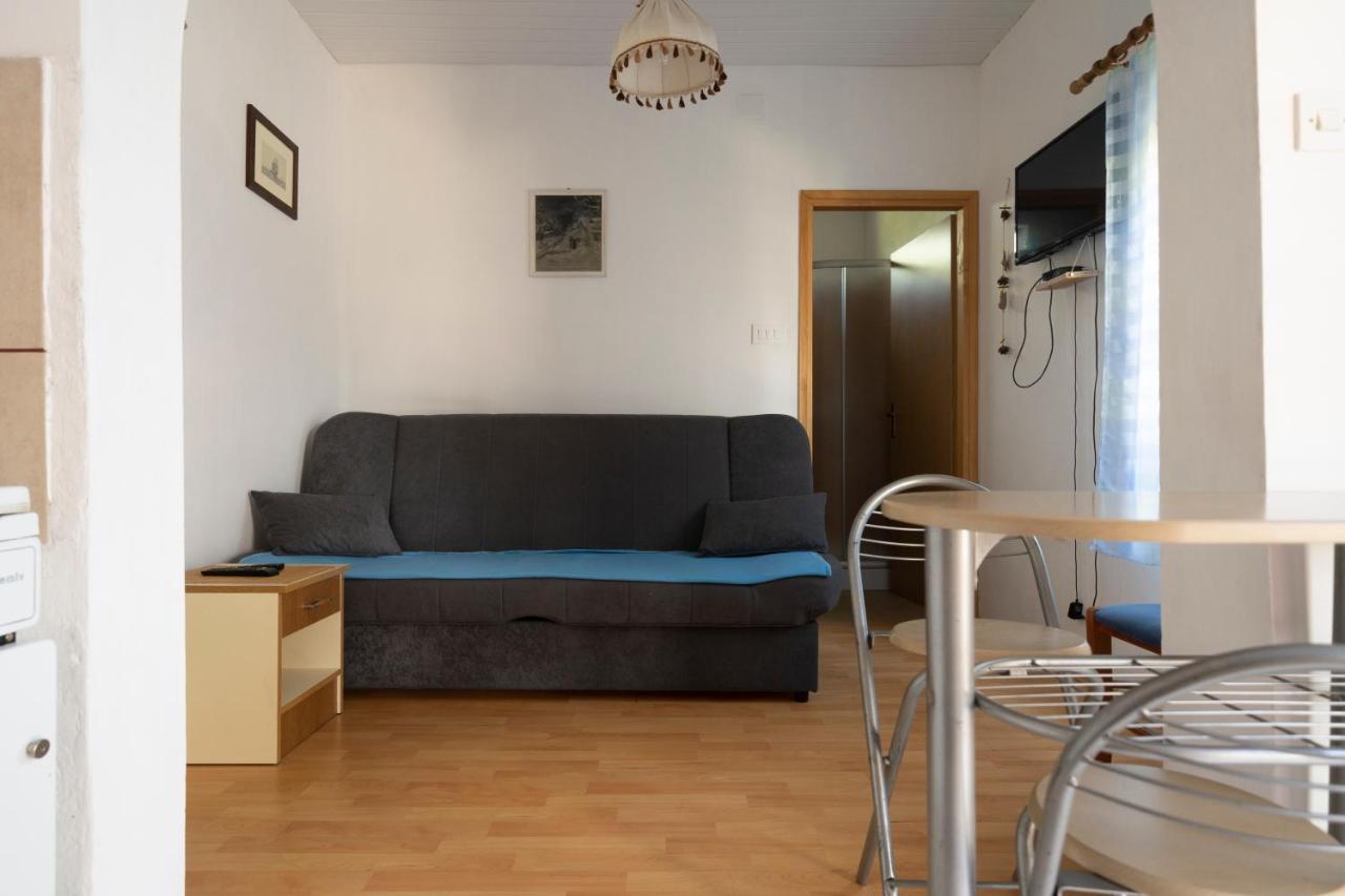 Studio Apartman Ema 2 Gornji Karin Eksteriør bilde