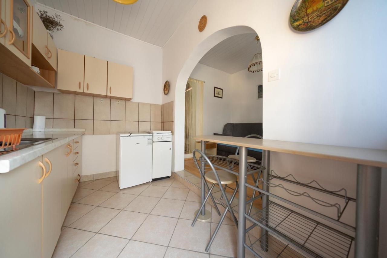 Studio Apartman Ema 2 Gornji Karin Eksteriør bilde